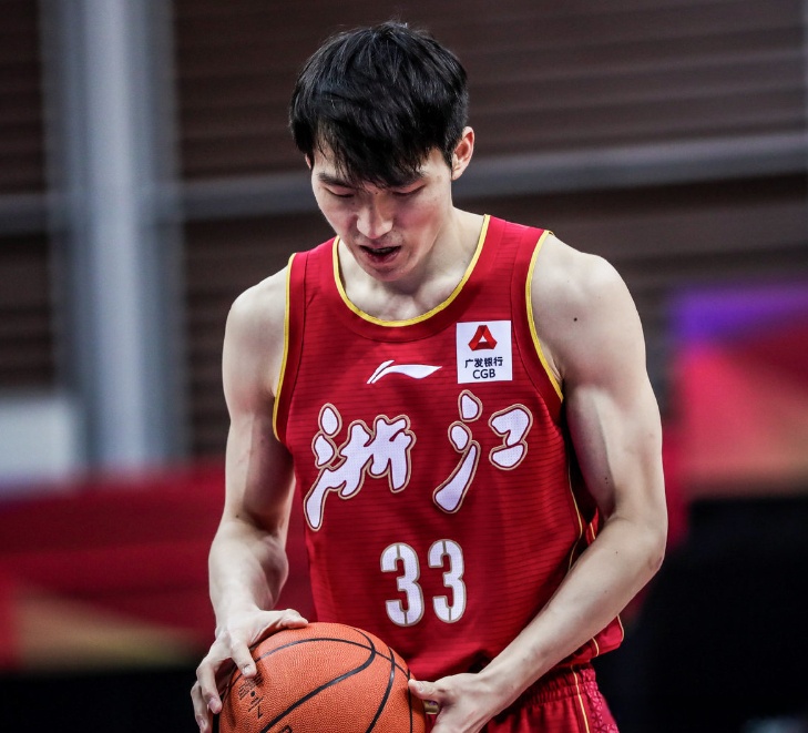 乐动体育官直播- 今晚上海海港调整名单以备欧联摩纳哥赛前状态回暖，这操作让人直呼：山东男篮围绕德甲复出首秀